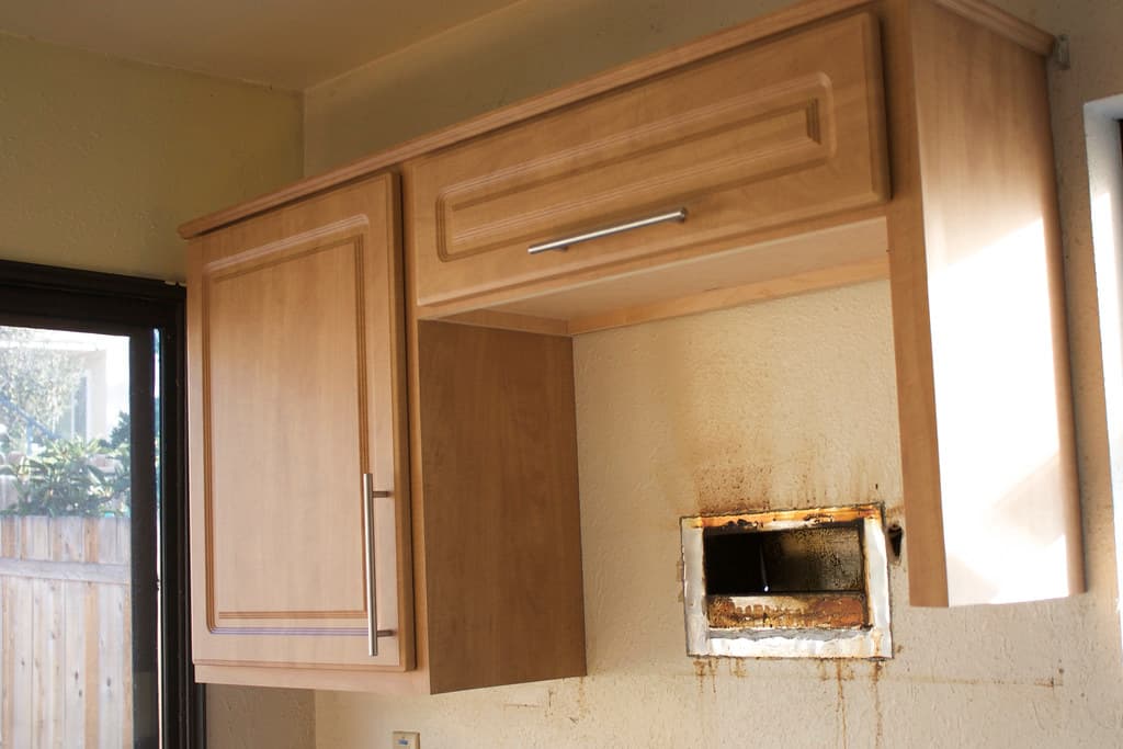 Cabinet Refacing vs. Full Replacement: Which Makes Sense photo 1