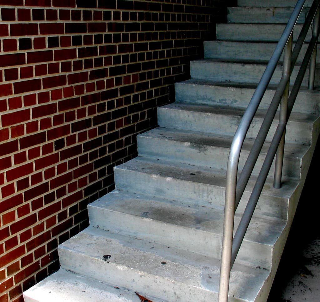 Concrete Steps and Ontario Building Code: Rise, Run, and Railings Explained photo 2
