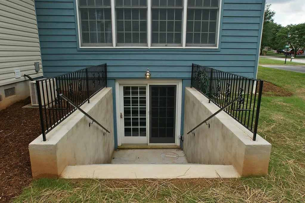 Concrete Steps and Ontario Building Code: Rise, Run, Railings