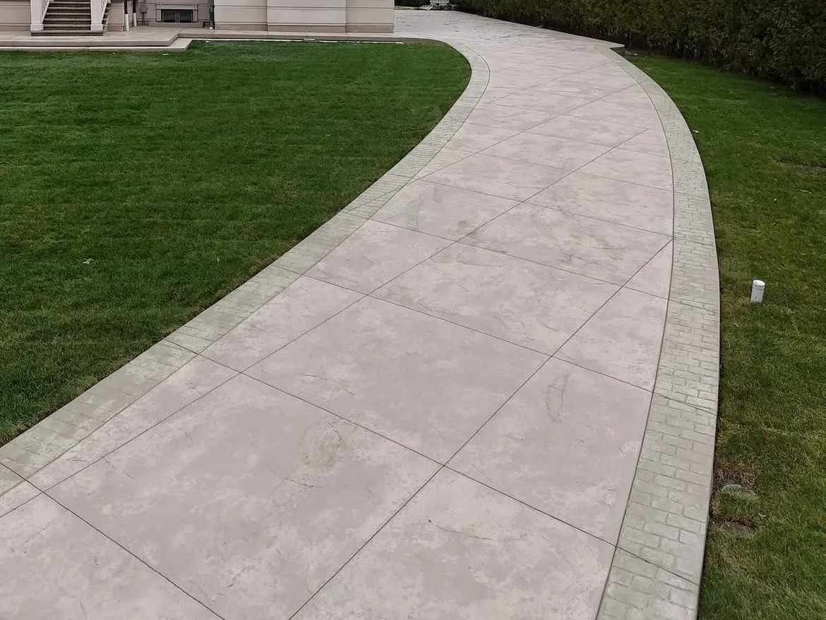 Concrete Walkway Design: Straight Lines vs. Curved Paths photo 2