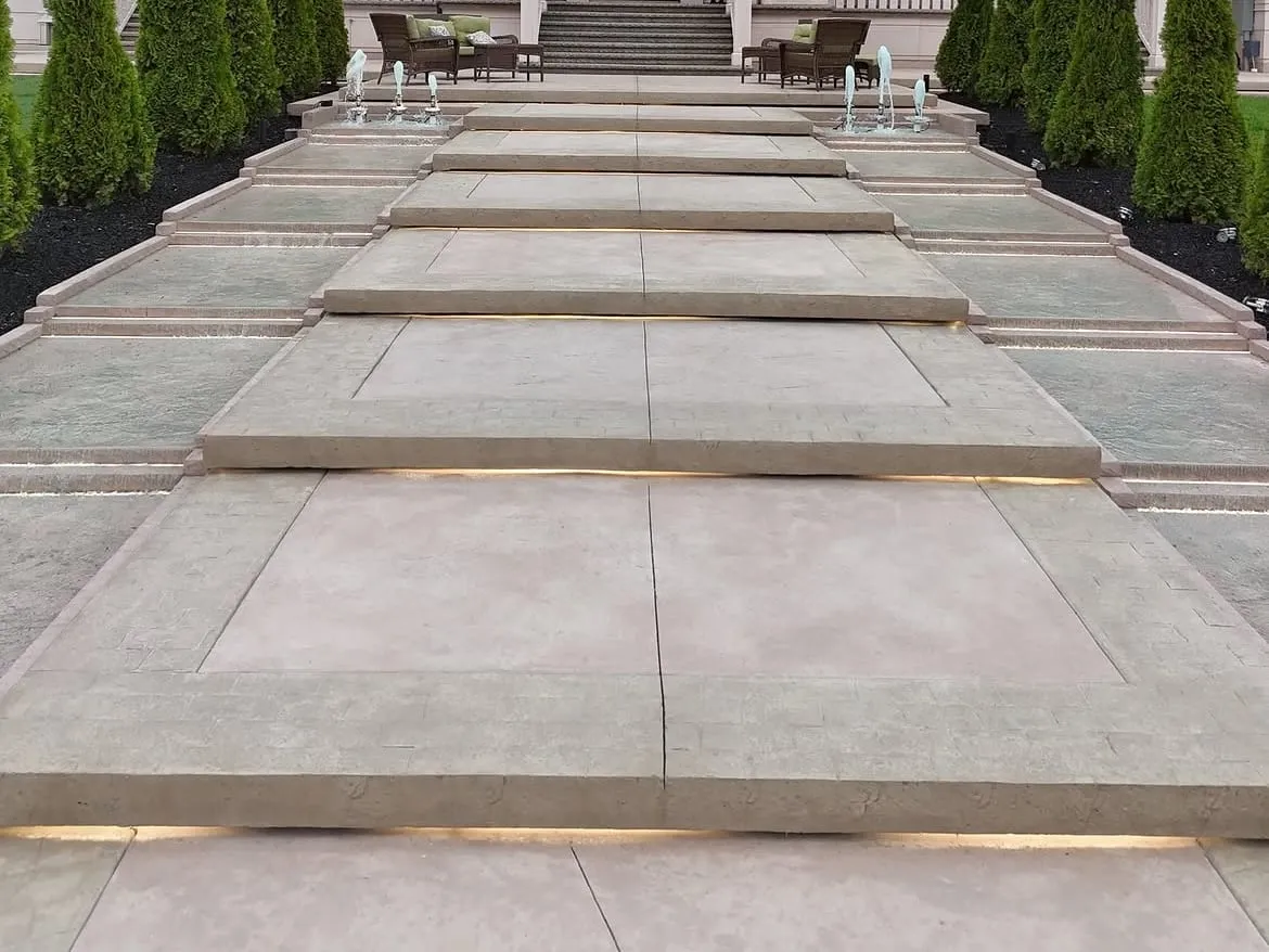 Concrete Walkway Design: Straight Lines vs. Curved Paths photo 1
