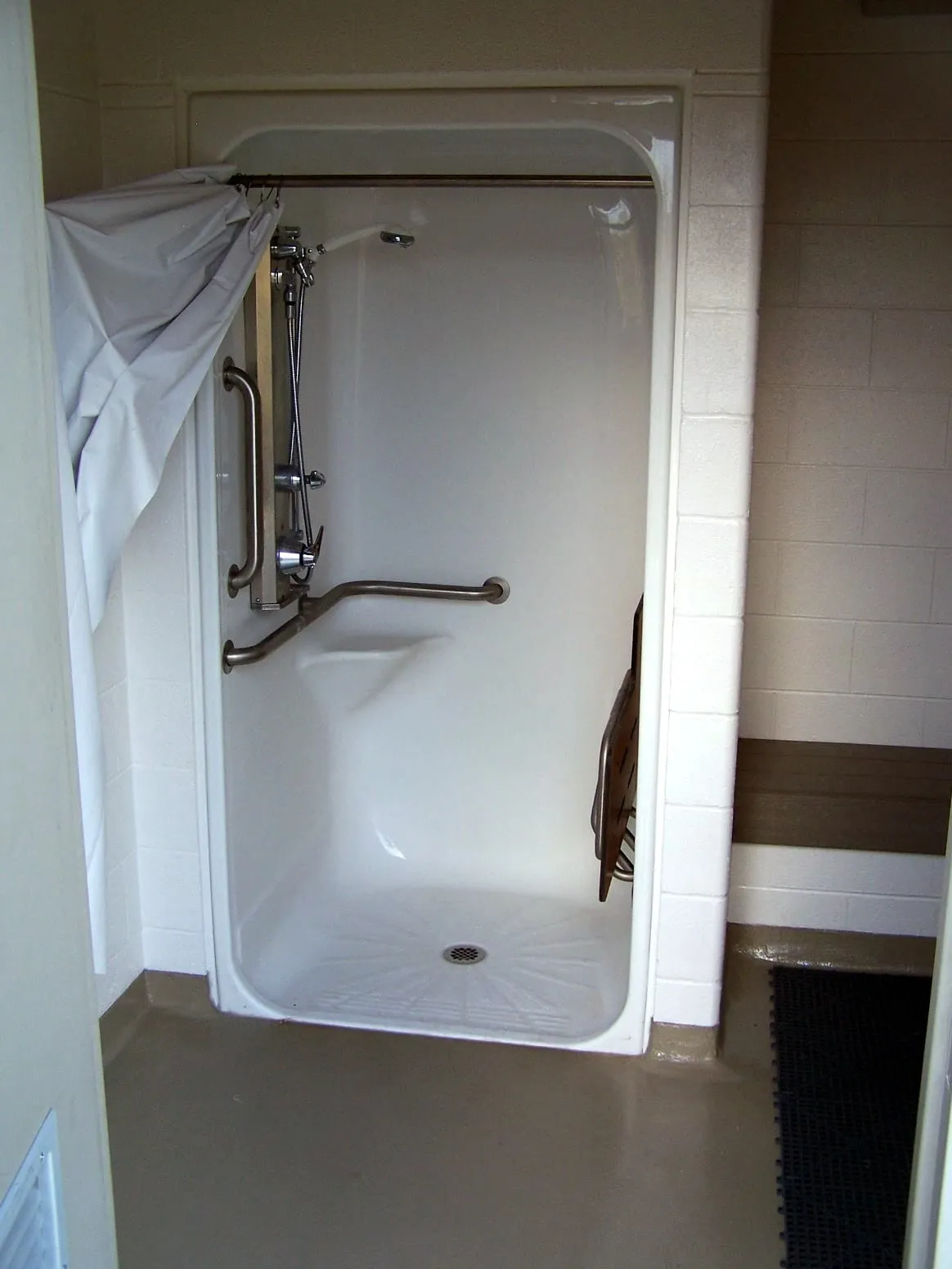 Tile vs. Acrylic Surrounds: Cost and Maintenance Compared photo 2