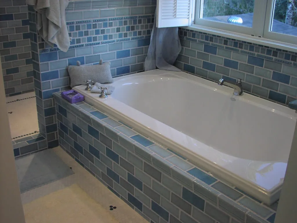 Walk-In Shower vs. Tub: What Actually Drives the Decision photo 4