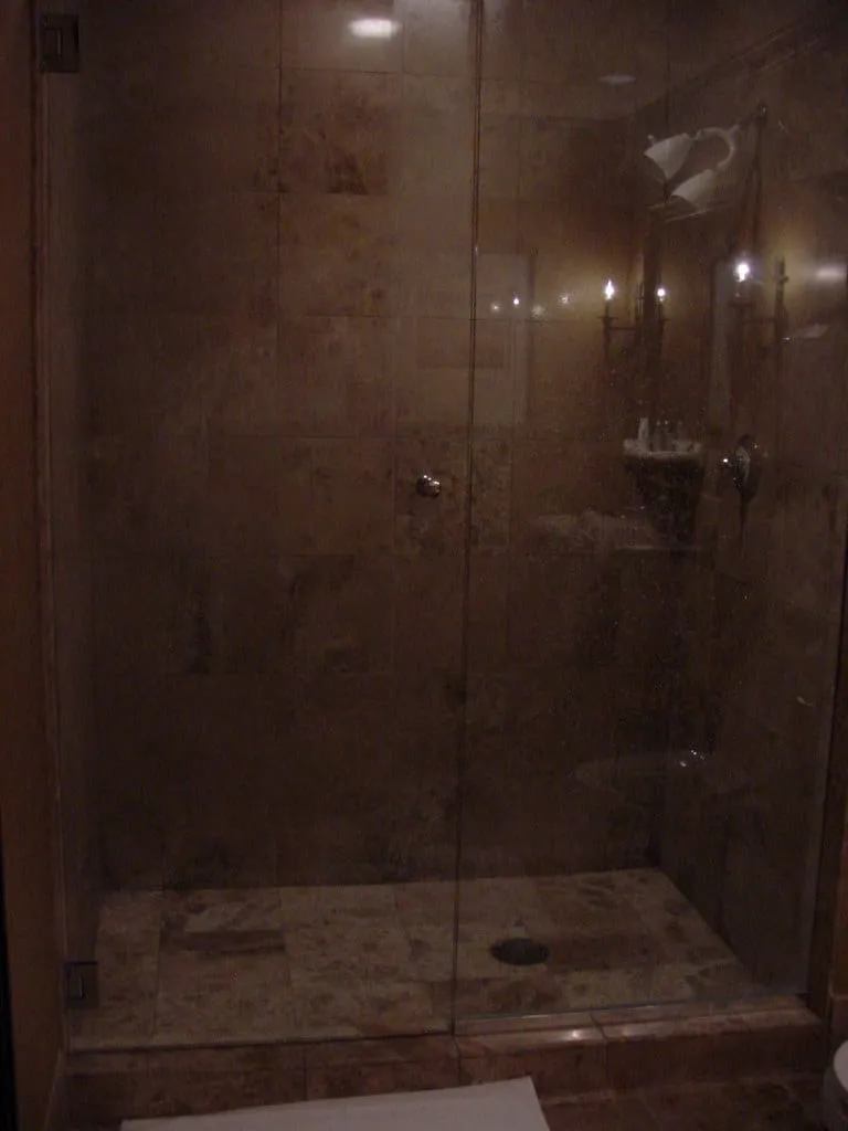 Walk-In Shower vs. Tub: What Actually Drives the Decision
